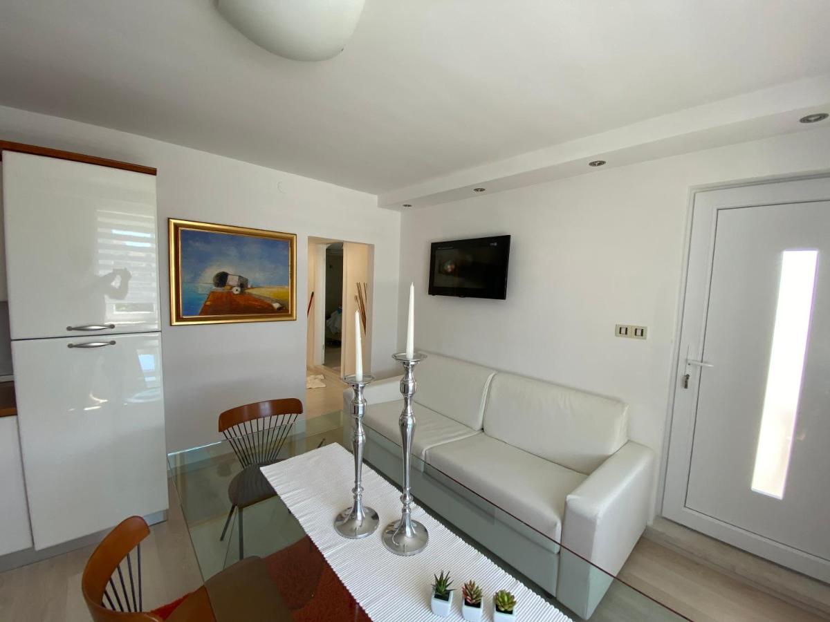Apartments Roberta Новиград Екстериор снимка
