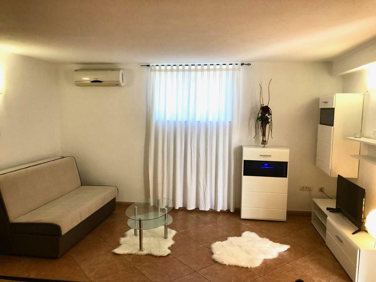 Apartments Roberta Новиград Екстериор снимка